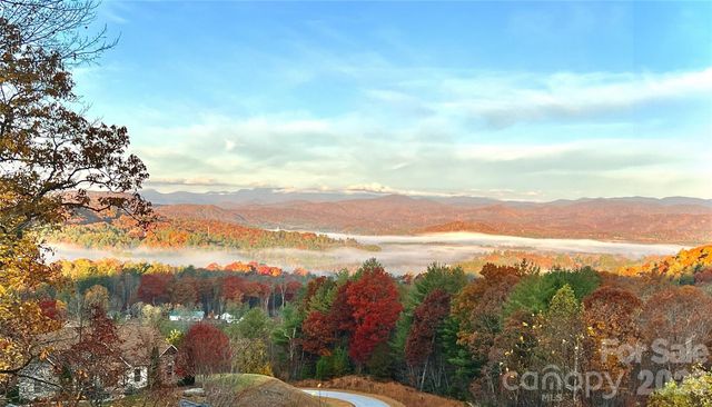 258 Deer Run, Hendersonville, NC 28739