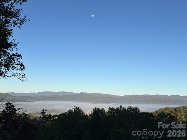 258 Deer Run, Hendersonville, NC 28739