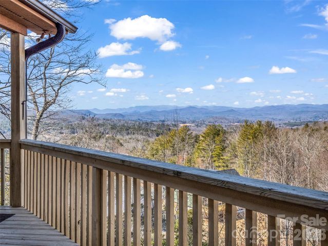 258 Deer Run, Hendersonville, NC 28739