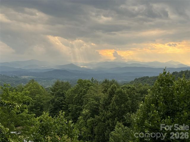 258 Deer Run, Hendersonville, NC 28739