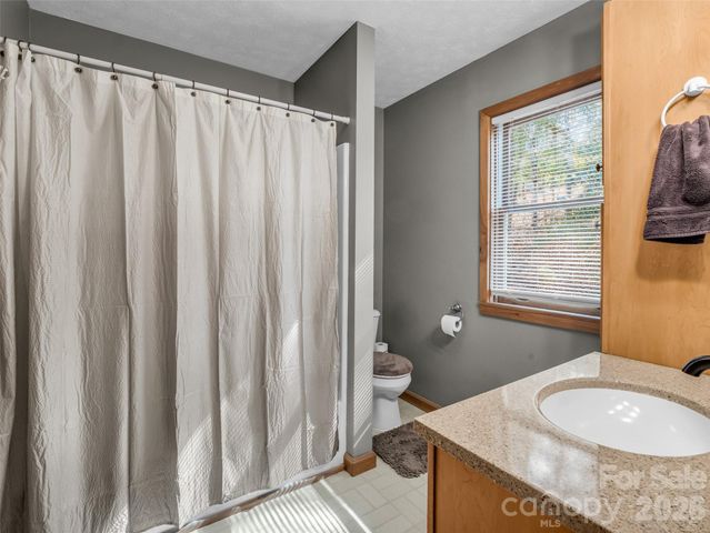 258 Deer Run, Hendersonville, NC 28739