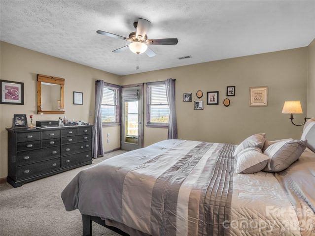 258 Deer Run, Hendersonville, NC 28739