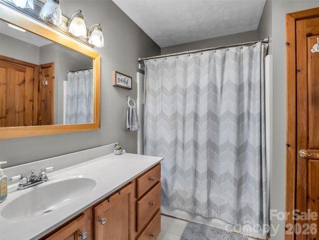 258 Deer Run, Hendersonville, NC 28739