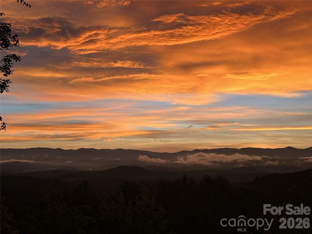 258 Deer Run, Hendersonville, NC 28739