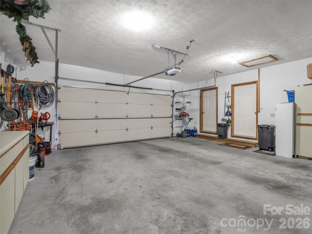 258 Deer Run, Hendersonville, NC 28739