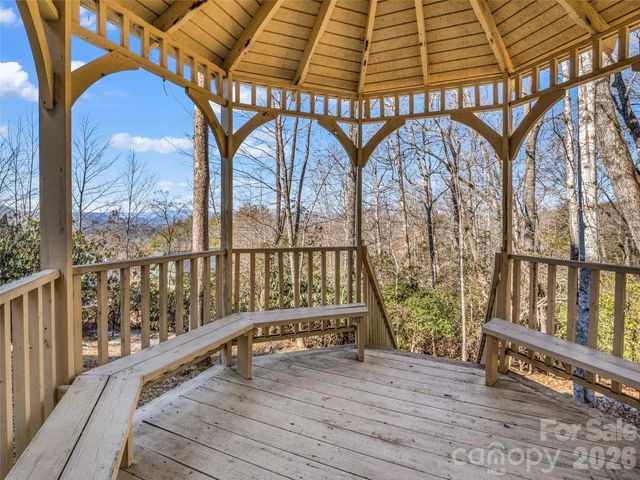 258 Deer Run, Hendersonville, NC 28739