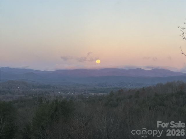 258 Deer Run, Hendersonville, NC 28739