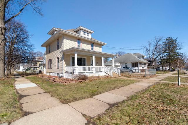 623 W 6th Street, Cedar Falls, IA 50613