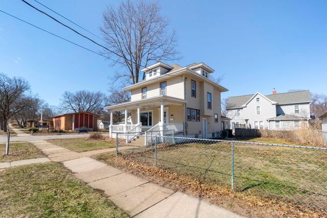 623 W 6th Street, Cedar Falls, IA 50613