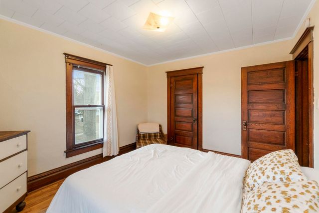 623 W 6th Street, Cedar Falls, IA 50613