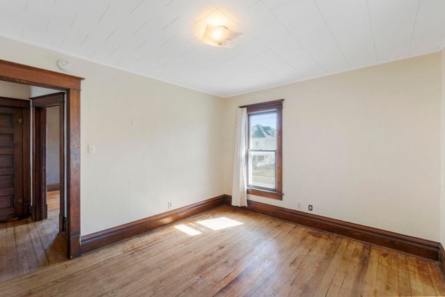 623 W 6th Street, Cedar Falls, IA 50613