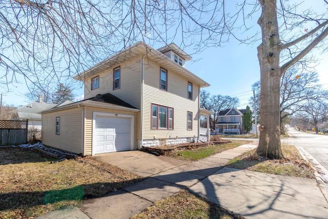 623 W 6th Street, Cedar Falls, IA 50613