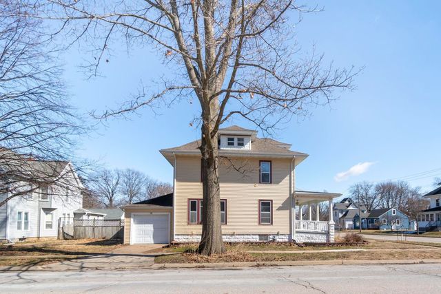 623 W 6th Street, Cedar Falls, IA 50613