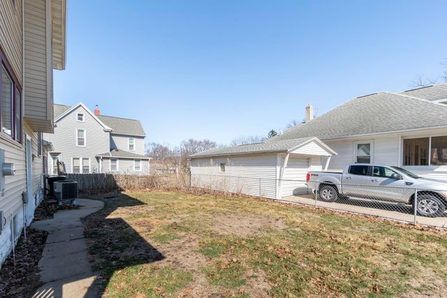 623 W 6th Street, Cedar Falls, IA 50613