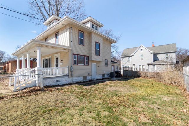 623 W 6th Street, Cedar Falls, IA 50613