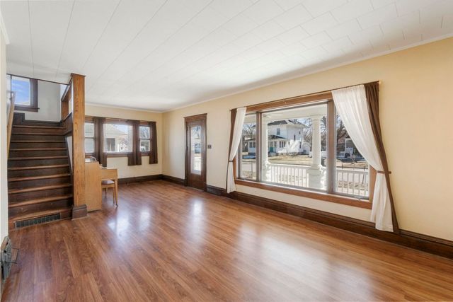 623 W 6th Street, Cedar Falls, IA 50613