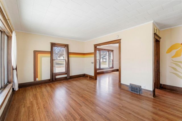 623 W 6th Street, Cedar Falls, IA 50613