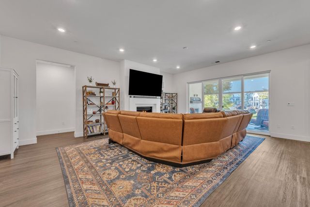 4336 Hummingbird Cir, Folsom, CA 95630