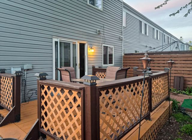 824 Minnesota Circle, Carol Stream, IL 60188