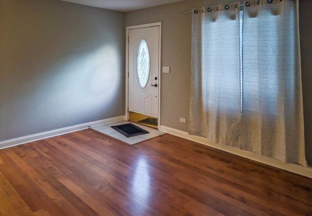824 Minnesota Circle, Carol Stream, IL 60188