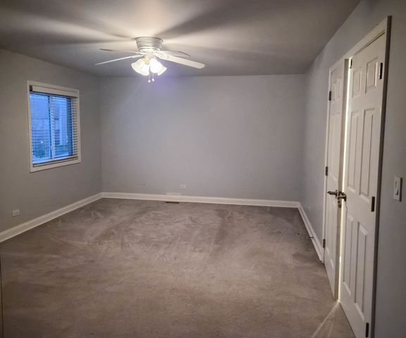 824 Minnesota Circle, Carol Stream, IL 60188