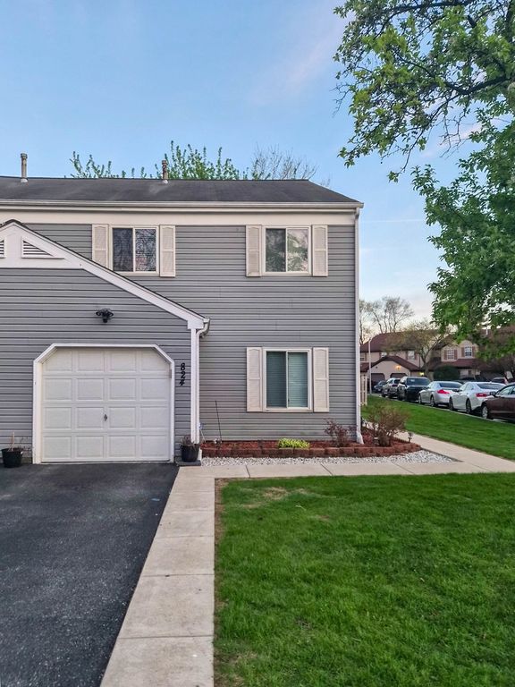 824 Minnesota Circle, Carol Stream, IL 60188