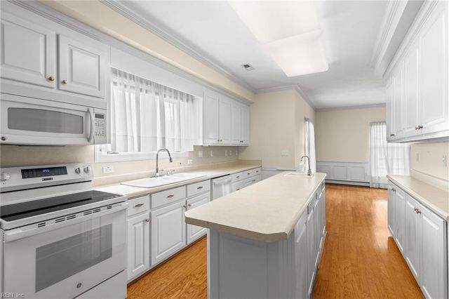 1548 Waterside DR N, Chesapeake, VA 23320