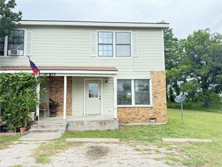 107 E Moerbe DR B, Thorndale, TX 76577