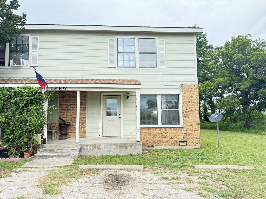 107 E Moerbe DR B, Thorndale, TX 76577