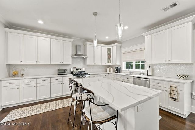 5 Sarah Lane, Eatontown, NJ 07724
