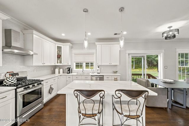 5 Sarah Lane, Eatontown, NJ 07724