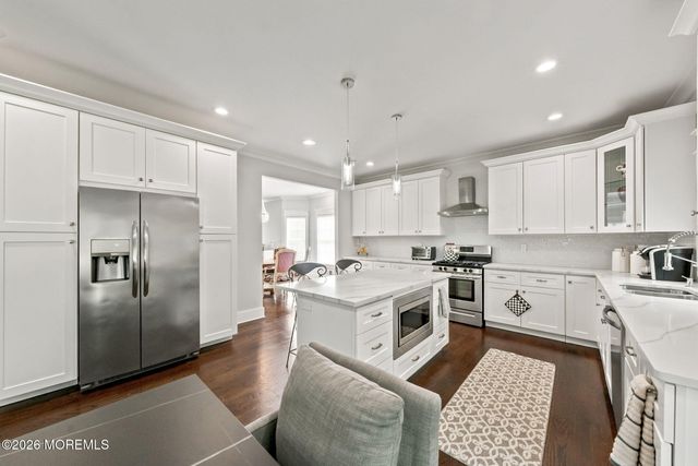 5 Sarah Lane, Eatontown, NJ 07724