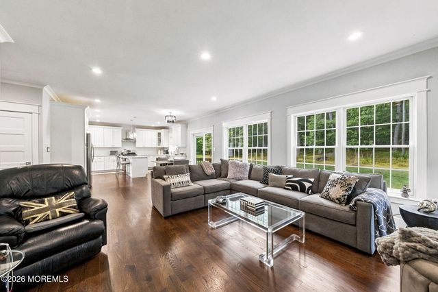 5 Sarah Lane, Eatontown, NJ 07724