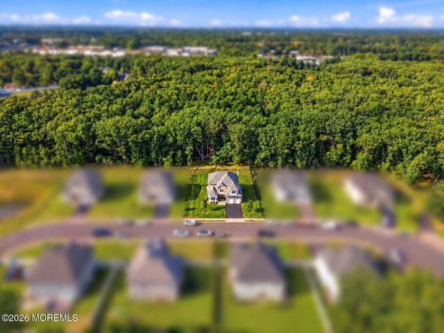 5 Sarah Lane, Eatontown, NJ 07724