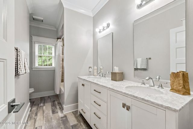 5 Sarah Lane, Eatontown, NJ 07724