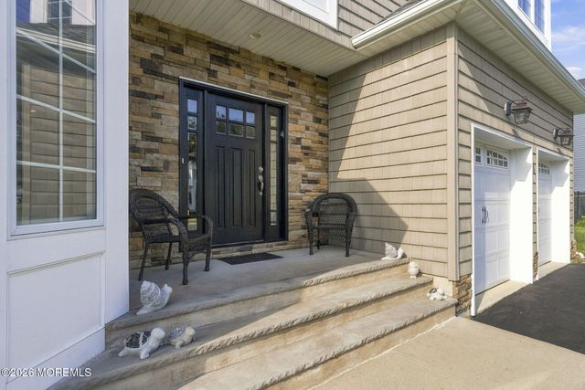 5 Sarah Lane, Eatontown, NJ 07724