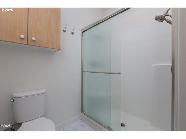 136 Se LARCH St, Newport, OR 97365