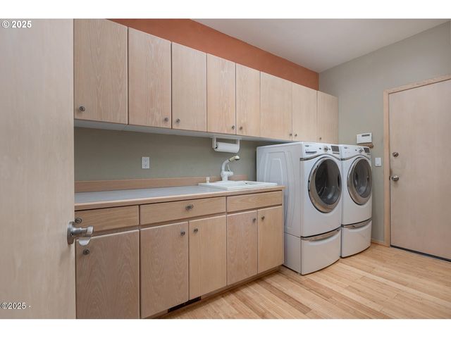 136 Se LARCH St, Newport, OR 97365