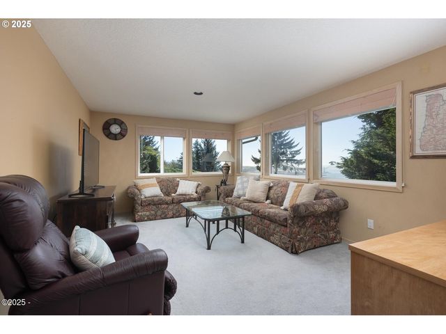 136 Se LARCH St, Newport, OR 97365