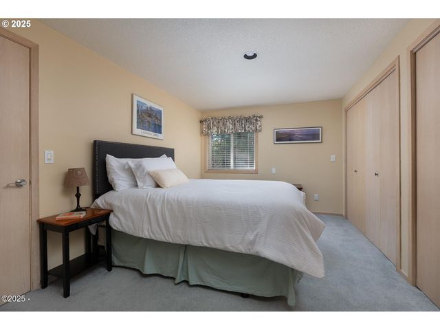 136 Se LARCH St, Newport, OR 97365