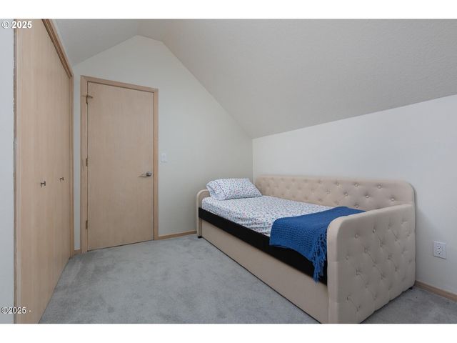 136 Se LARCH St, Newport, OR 97365