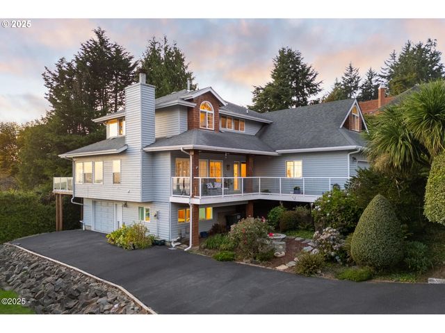 136 Se LARCH St, Newport, OR 97365