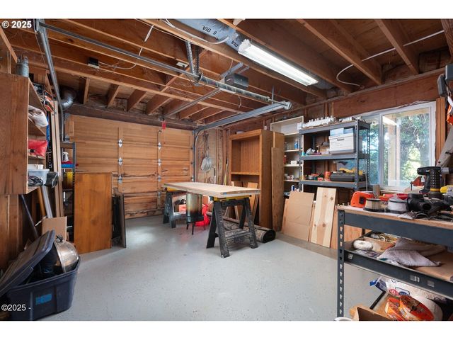 136 Se LARCH St, Newport, OR 97365