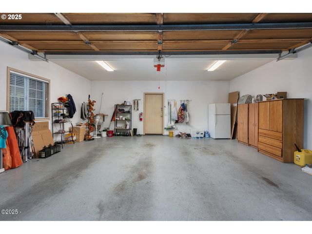 136 Se LARCH St, Newport, OR 97365