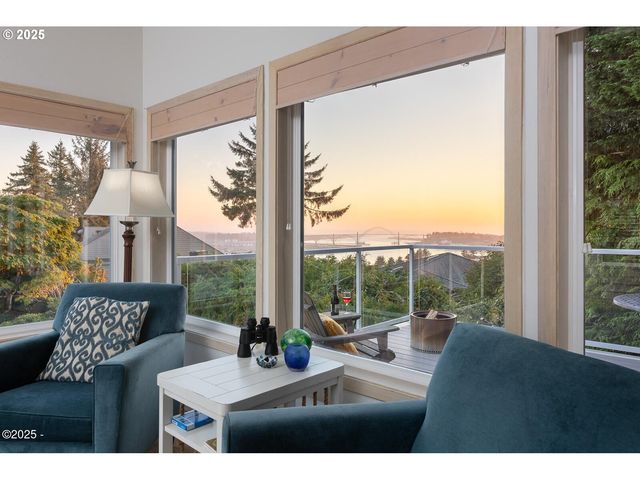 136 Se LARCH St, Newport, OR 97365