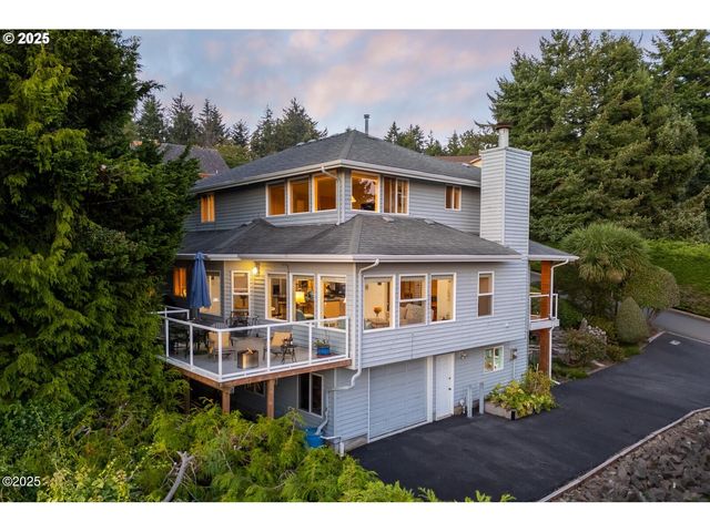 136 Se LARCH St, Newport, OR 97365