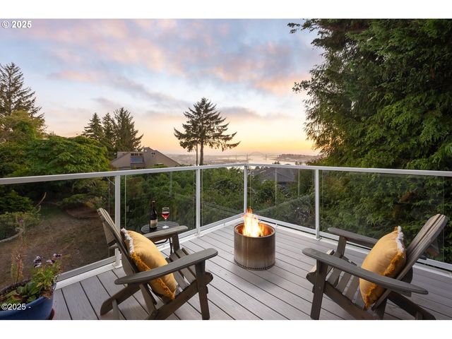 136 Se LARCH St, Newport, OR 97365