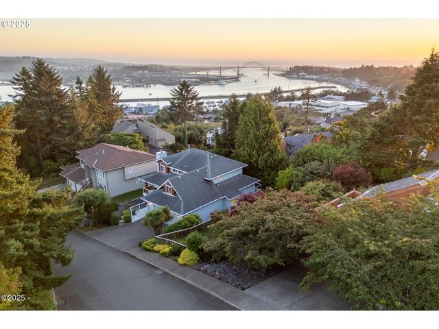 136 Se LARCH St, Newport, OR 97365