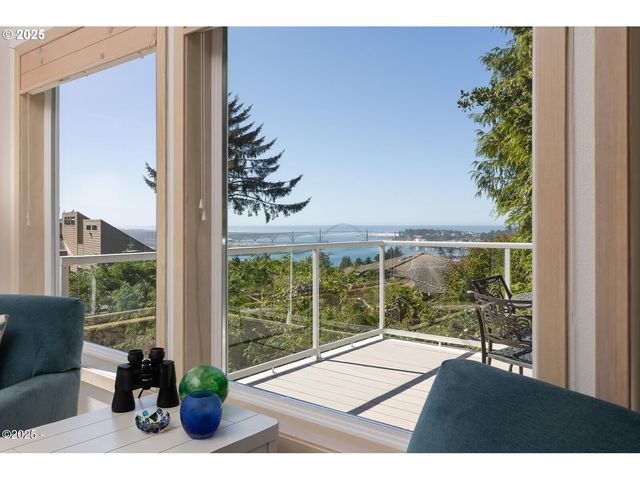 136 Se LARCH St, Newport, OR 97365