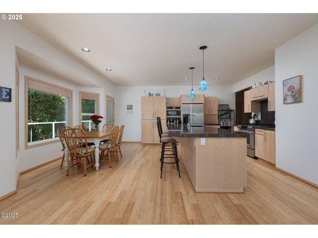 136 Se LARCH St, Newport, OR 97365